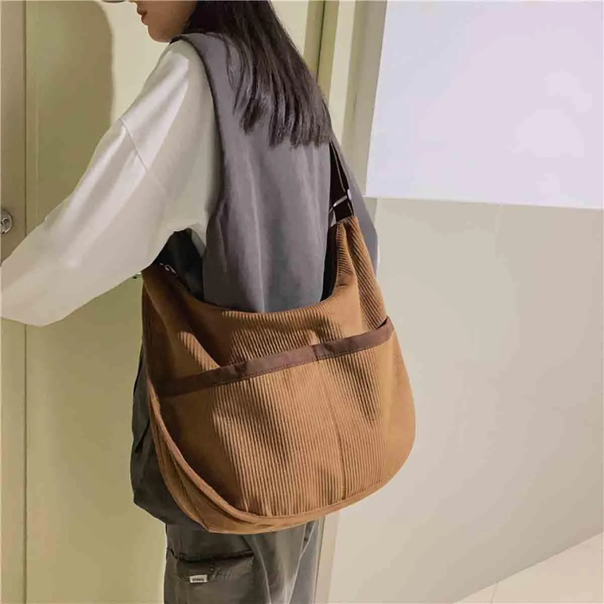 BXCNCKD Large capacity corduroy messenger bag Women's fashion solid color shoulder bag Women's retro messenger bag (brown)