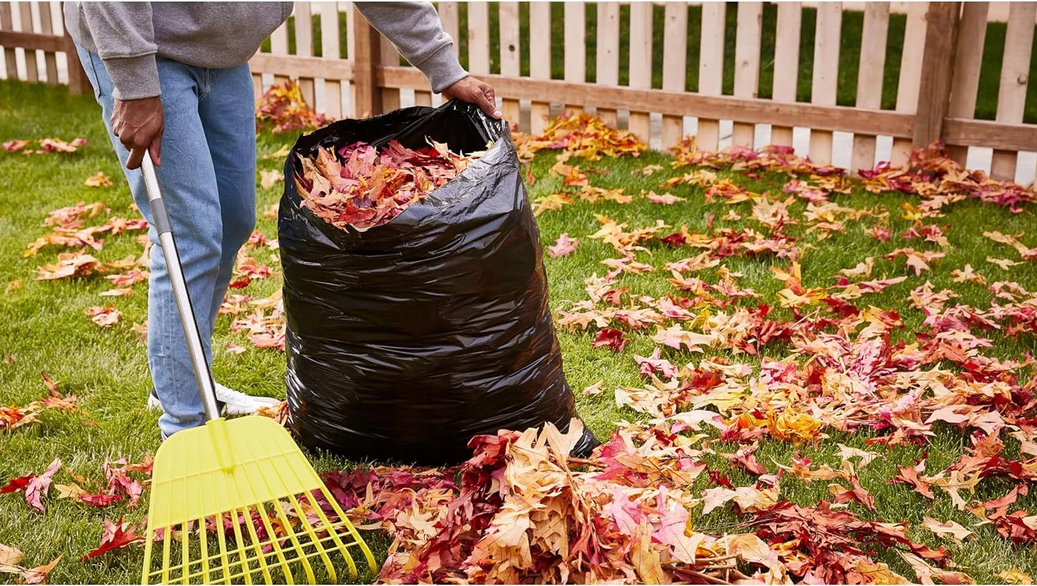 Glad Guaranteed Strong Large Drawstring Trash Bags, 30 Gal, 70 Ct, Pack May Vary