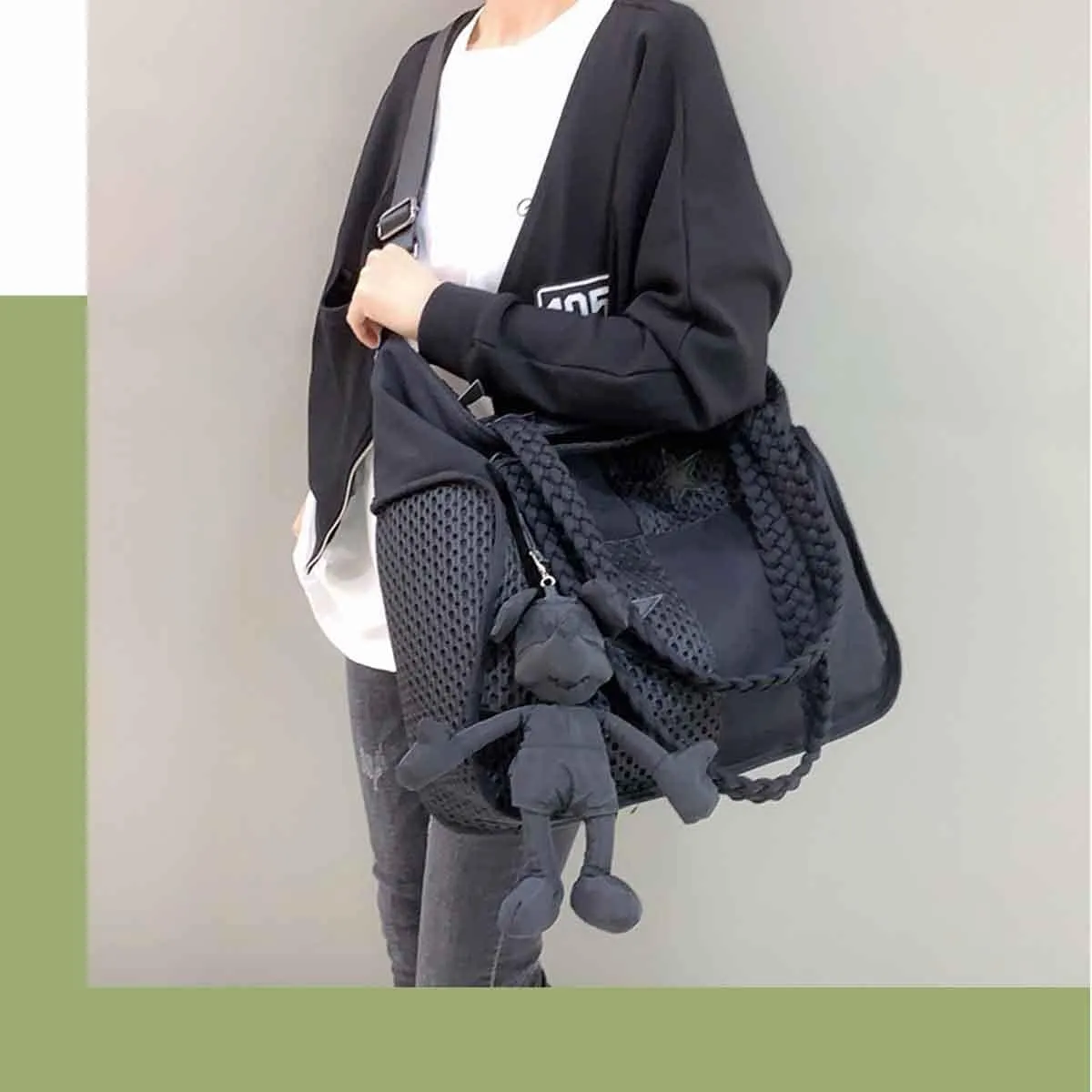 Large capacity women's canvas bag Women's shoulder bag Simple retro messenger bag with cute accessories