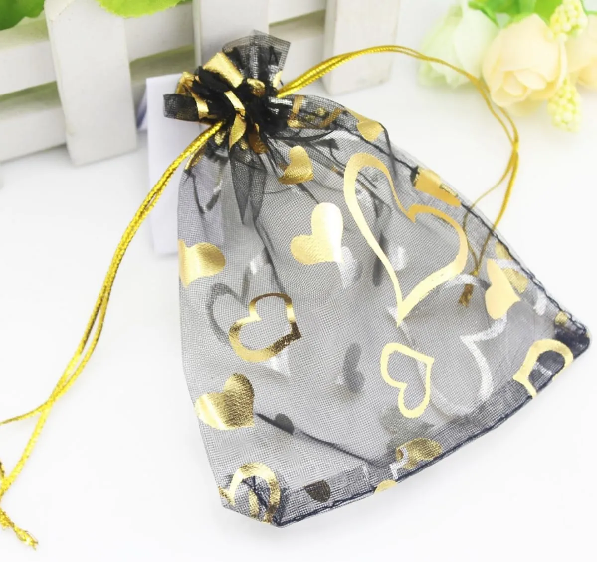QIANHAILIZZ 100 pcs 3.5 x 4.7 Inch Flower Heart Organza Jewelry Gift Pouch Candy Pouch Drawstring Wedding Favor Bags X92 (black gold heart)