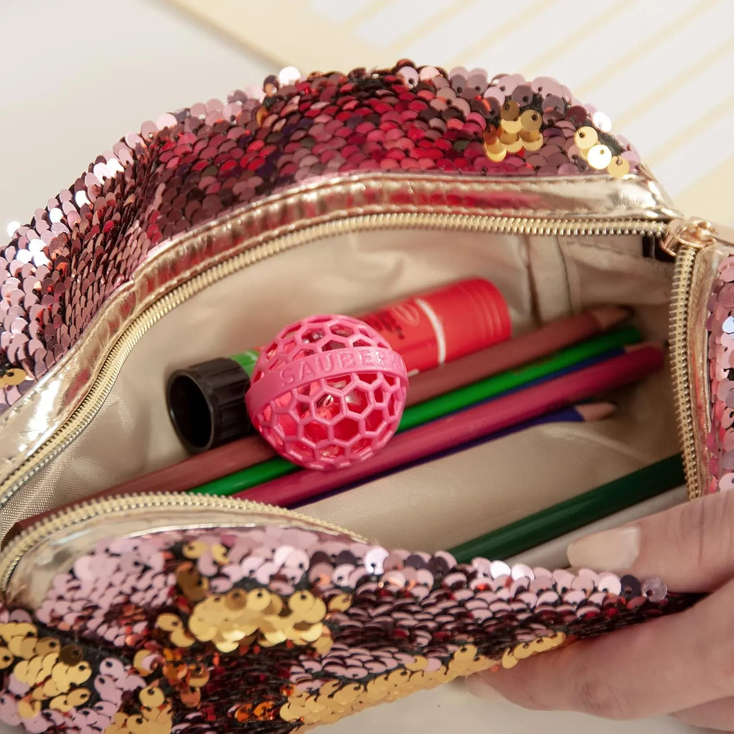 The Clean Ball - The clever way of cleaning purses, bags, backpacks and school bags (Pink)