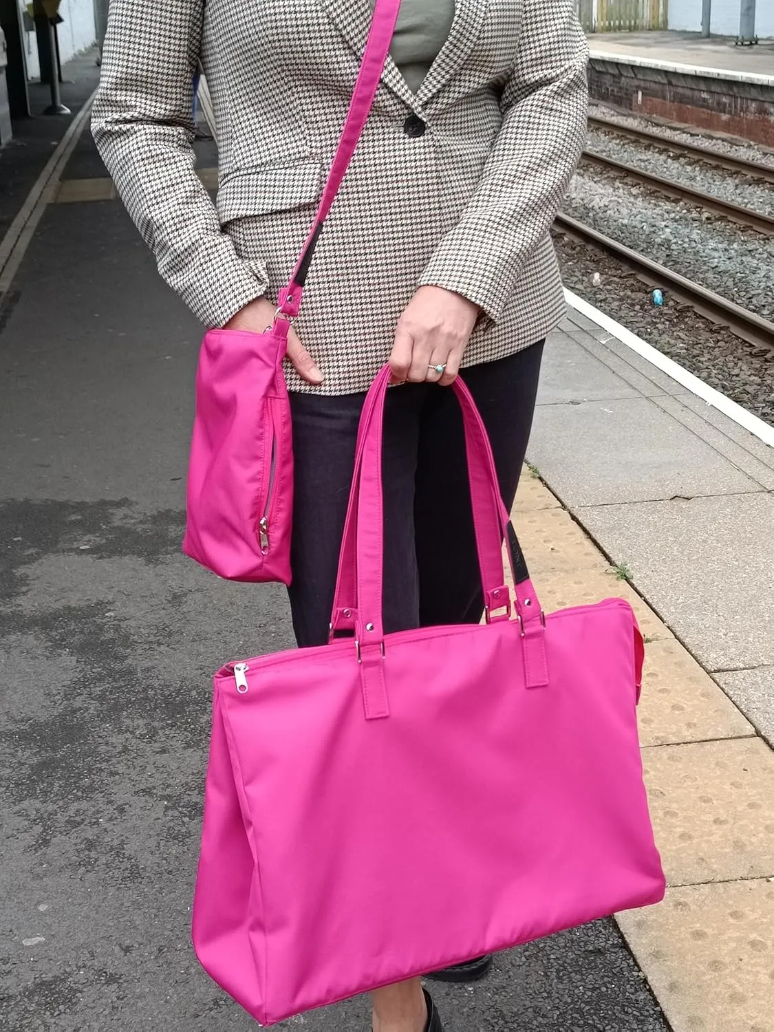 Weekender Bags for Women, Travel Duffel Overnight Carry On Holdall Bag, Sports Gym Sholder Tote, Hot Pink, M